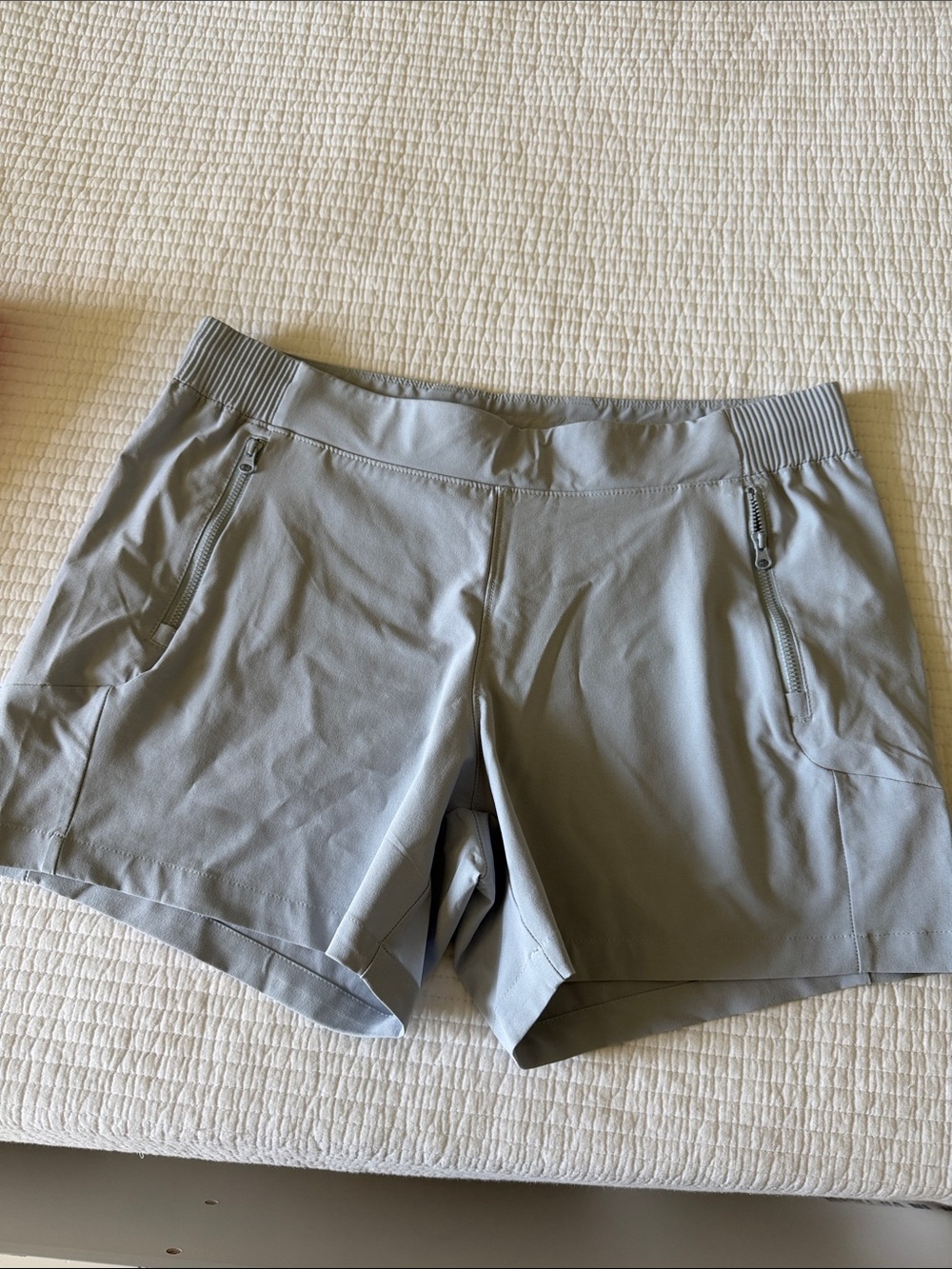 Columbia Women's Athletic Shorts - Light Gray